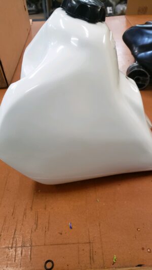 XR250R (86-95) 4.2 GAL. #11307 (Blemish) - Image 3